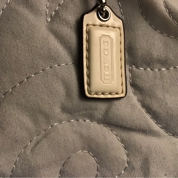 Coach Mini Wristlet Beige/ Cream NWOT - Picture 4 of 6